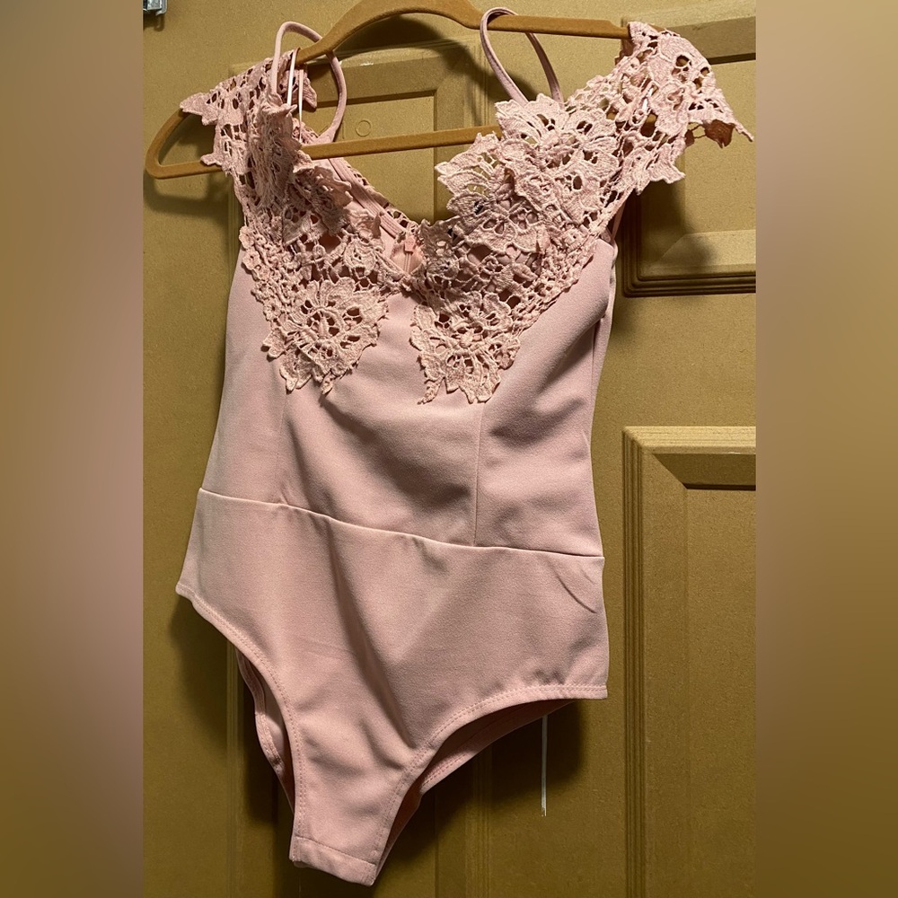Fashion Nova coral bodysuit size Small